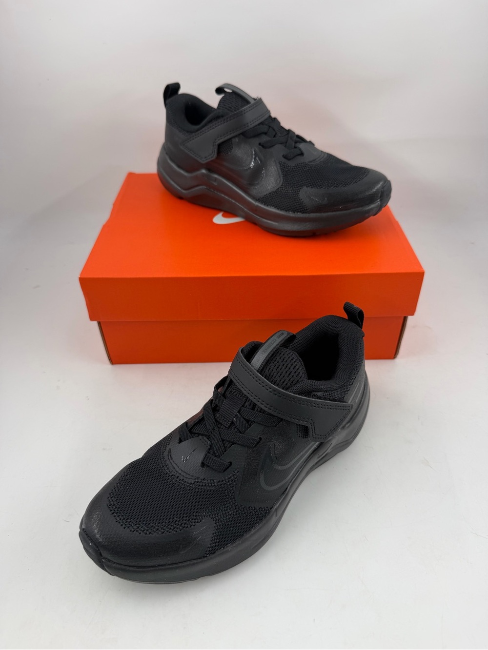 Nike Kid’s Triple Black Cosmic Runner Sneakers -SZ 1.5 Youth- Shoes Hook & Loop